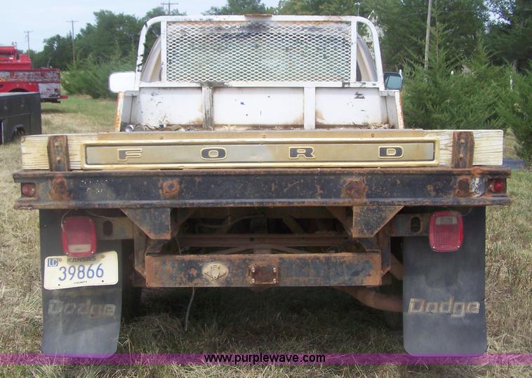 image for item E9275 1992 Dodge D250 pickup truck