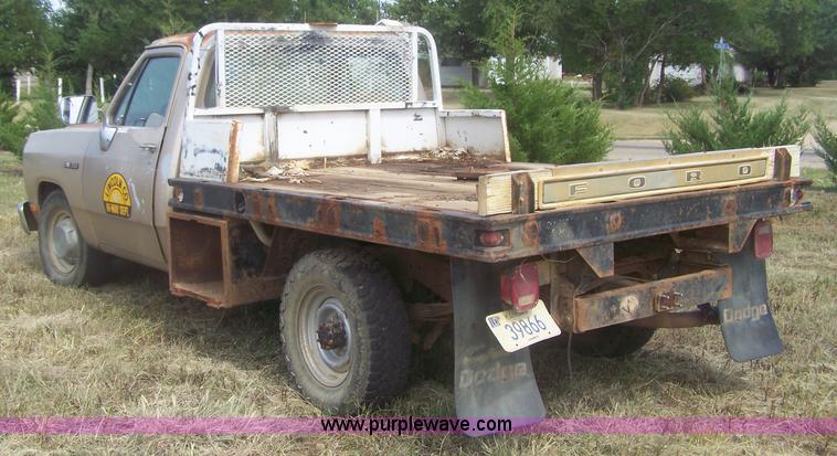 image for item E9275 1992 Dodge D250 pickup truck