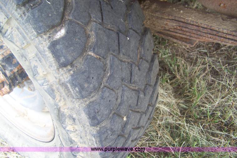 image for item E9275 1992 Dodge D250 pickup truck