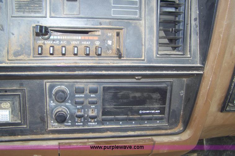 image for item E9275 1992 Dodge D250 pickup truck