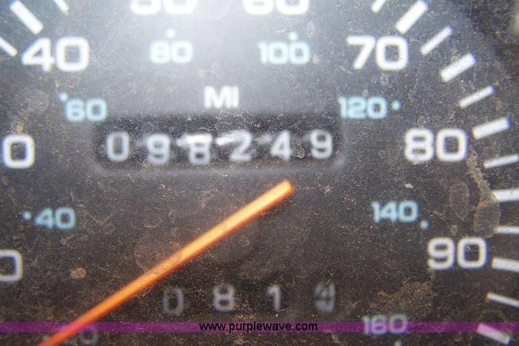 image for item E9275 1992 Dodge D250 pickup truck