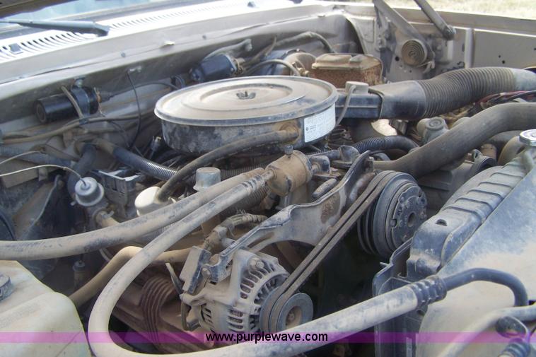 image for item E9275 1992 Dodge D250 pickup truck