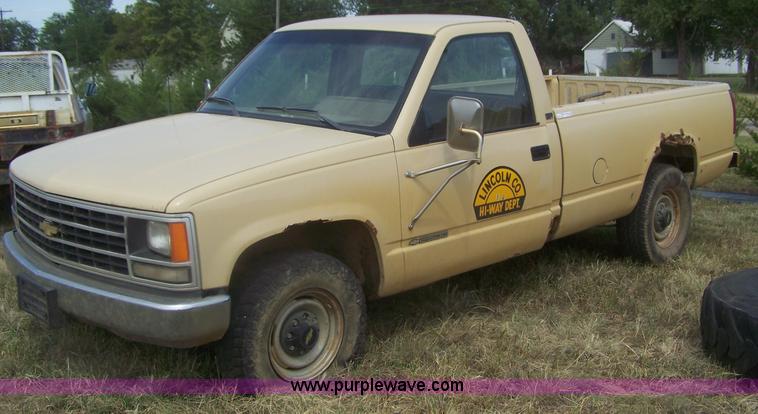 image for item E9276 1990 Chevrolet Cheyenne C2500 pickup truck