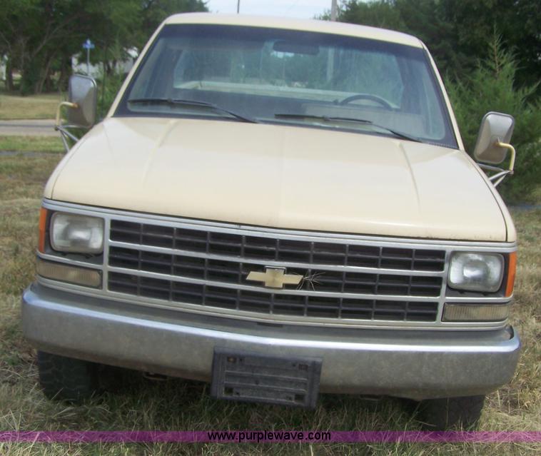 image for item E9276 1990 Chevrolet Cheyenne C2500 pickup truck