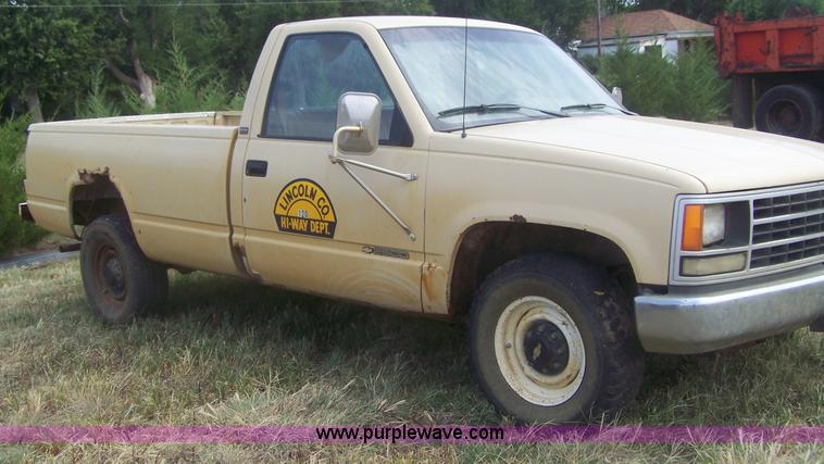 image for item E9276 1990 Chevrolet Cheyenne C2500 pickup truck
