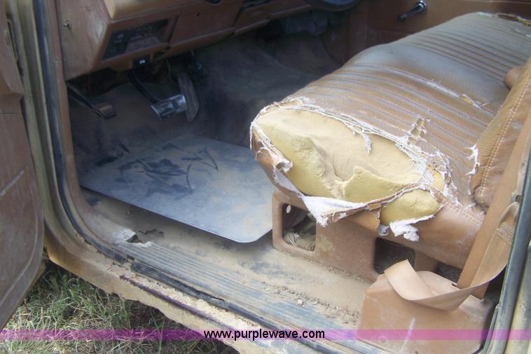 image for item E9276 1990 Chevrolet Cheyenne C2500 pickup truck