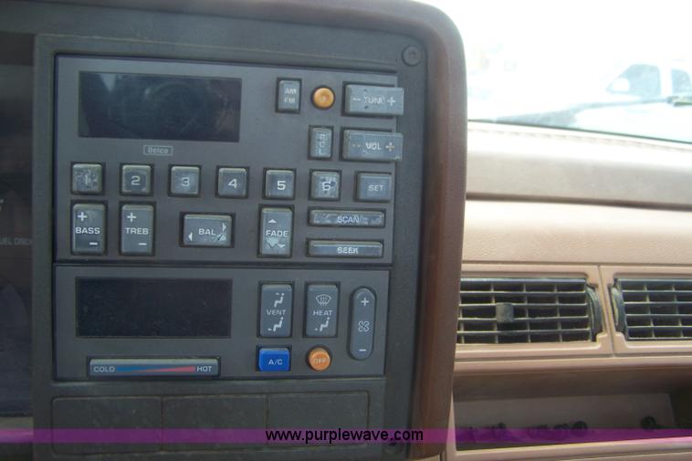 image for item E9276 1990 Chevrolet Cheyenne C2500 pickup truck