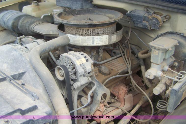 image for item E9276 1990 Chevrolet Cheyenne C2500 pickup truck