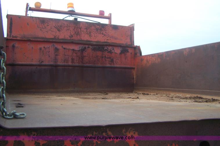 image for item E9277 1986 International 1754 dump truck