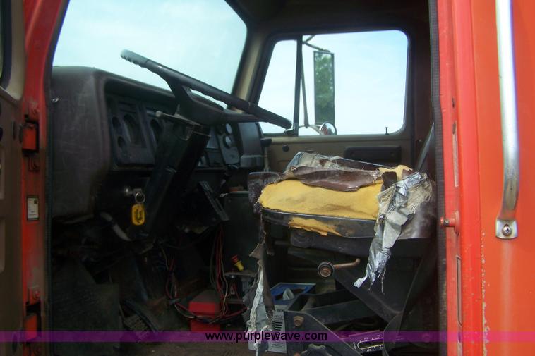 image for item E9277 1986 International 1754 dump truck