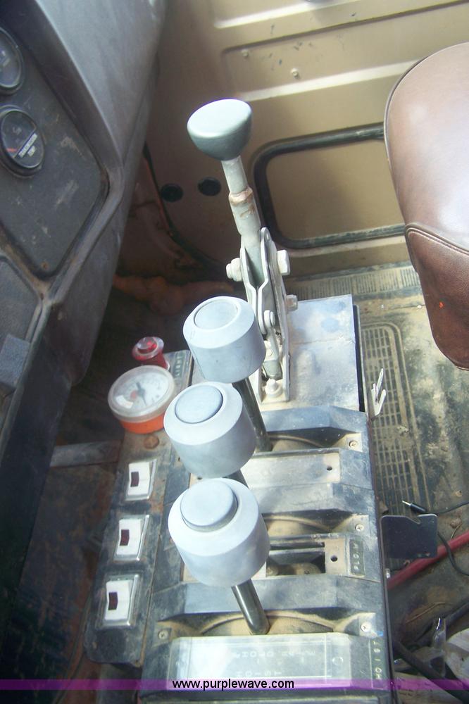 image for item E9277 1986 International 1754 dump truck