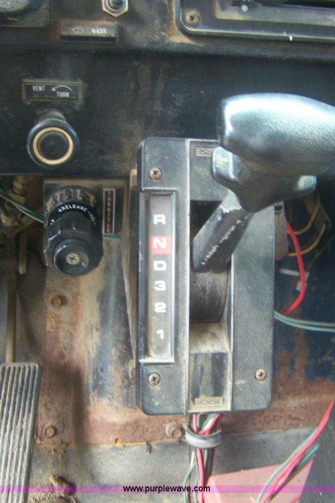 image for item E9277 1986 International 1754 dump truck