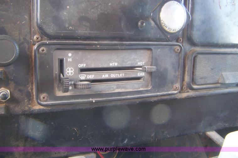 image for item E9277 1986 International 1754 dump truck