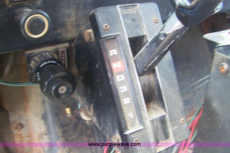 image for item E9277 1986 International 1754 dump truck