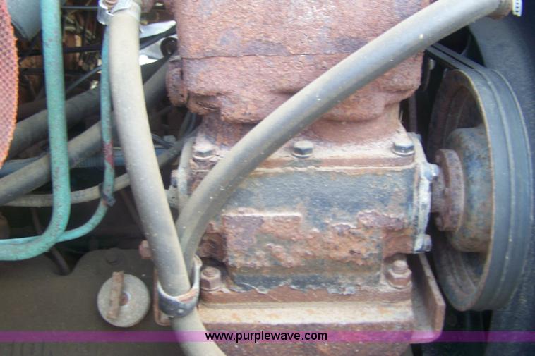 image for item E9277 1986 International 1754 dump truck