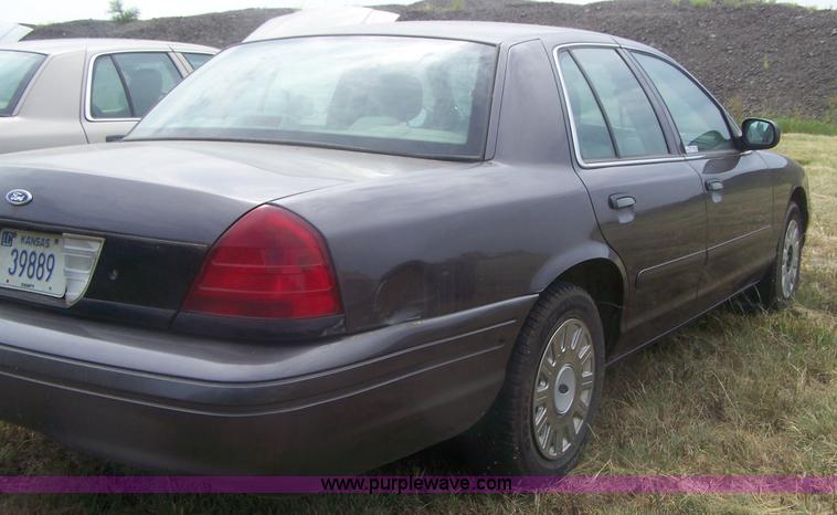 image for item E9281 2004 Ford Crown Victoria Police Interceptor