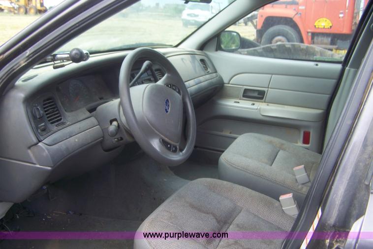 image for item E9281 2004 Ford Crown Victoria Police Interceptor