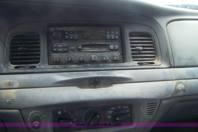 image for item E9281 2004 Ford Crown Victoria Police Interceptor