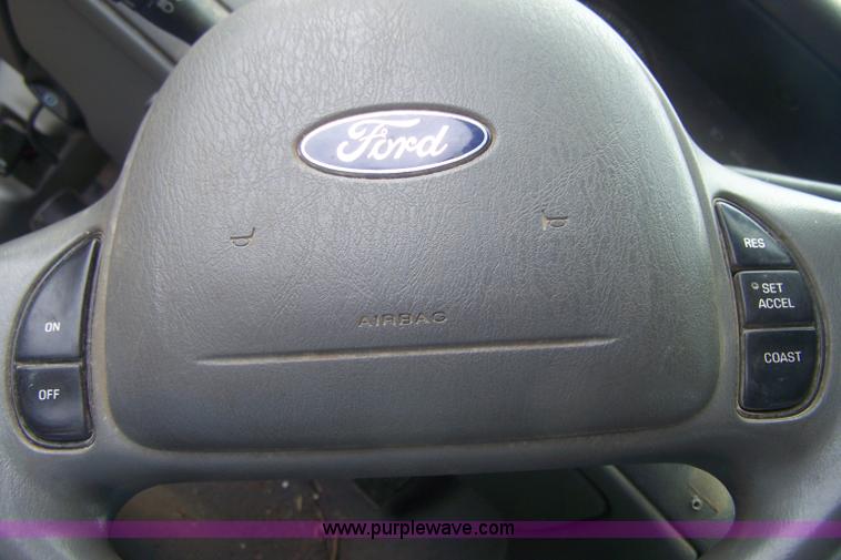 image for item E9281 2004 Ford Crown Victoria Police Interceptor