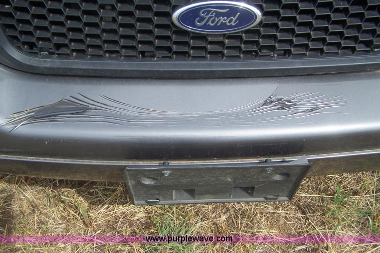 image for item E9281 2004 Ford Crown Victoria Police Interceptor