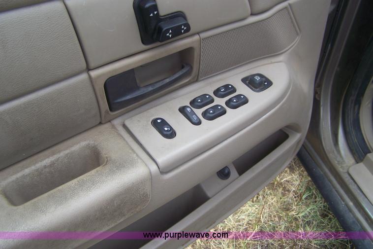 image for item E9282 2005 Ford Crown Victoria Police Interceptor