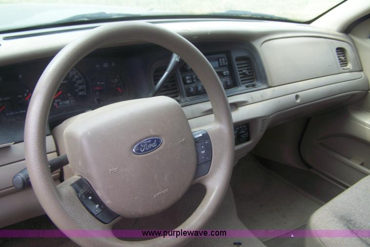 image for item E9282 2005 Ford Crown Victoria Police Interceptor