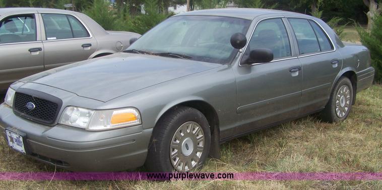 image for item E9283 2004 Ford Crown Victoria Police Interceptor