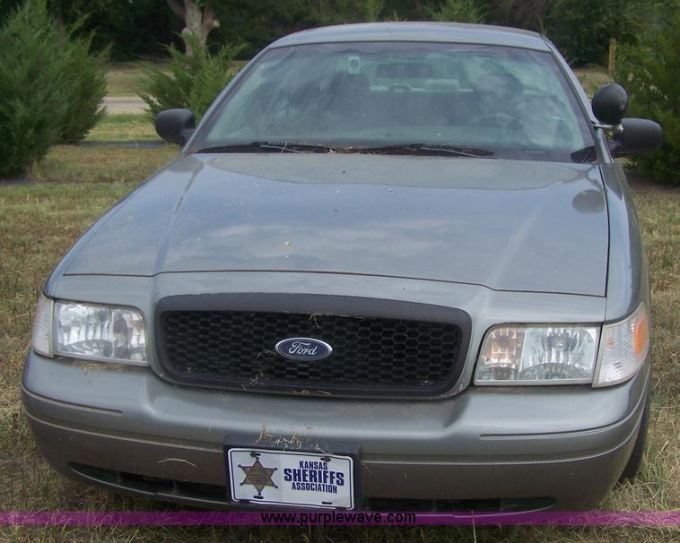 image for item E9283 2004 Ford Crown Victoria Police Interceptor