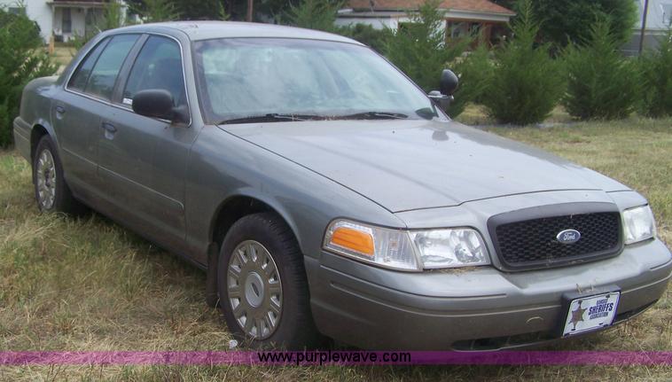 image for item E9283 2004 Ford Crown Victoria Police Interceptor