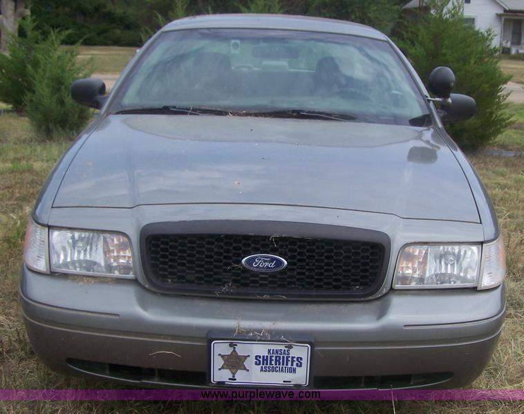 image for item E9283 2004 Ford Crown Victoria Police Interceptor