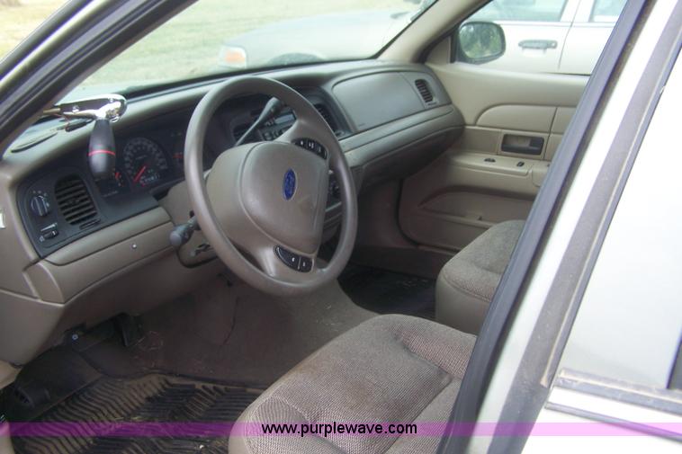 image for item E9283 2004 Ford Crown Victoria Police Interceptor
