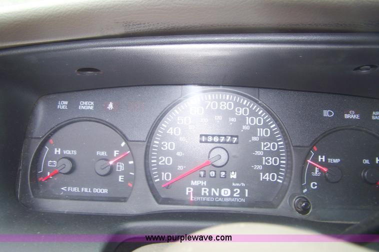 image for item E9283 2004 Ford Crown Victoria Police Interceptor