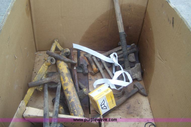 image for item E9289 Assorted stone chisels