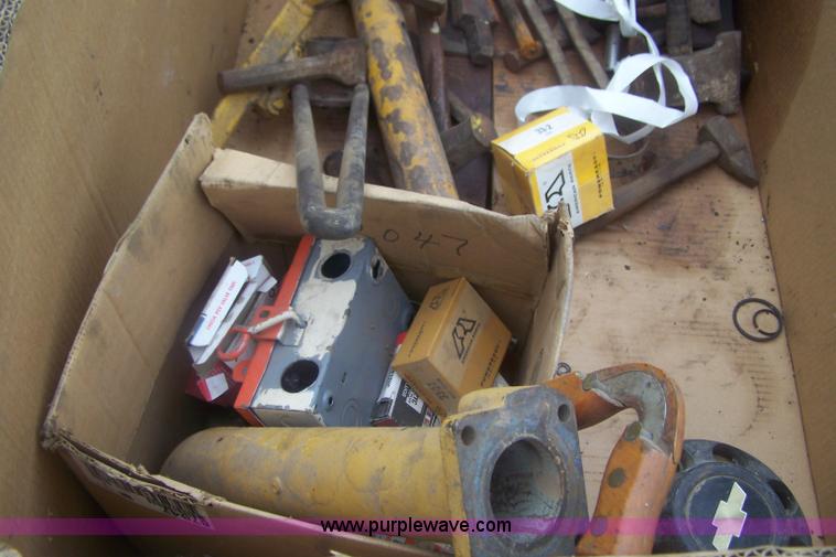 image for item E9289 Assorted stone chisels