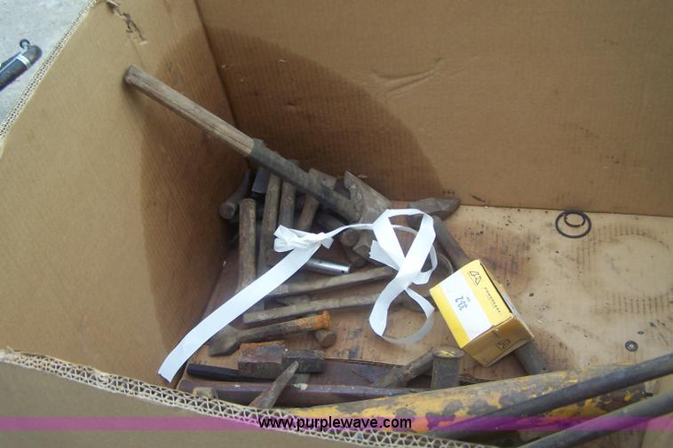 image for item E9289 Assorted stone chisels