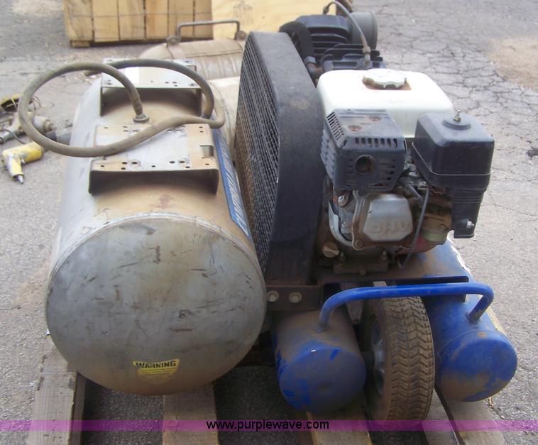 image for item E9293 Puma 8 gallon air compressor