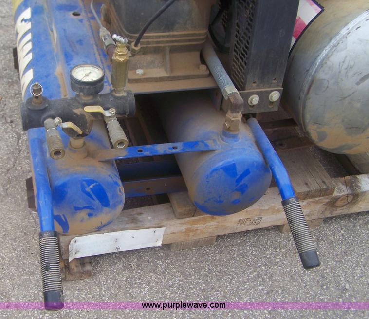 image for item E9293 Puma 8 gallon air compressor