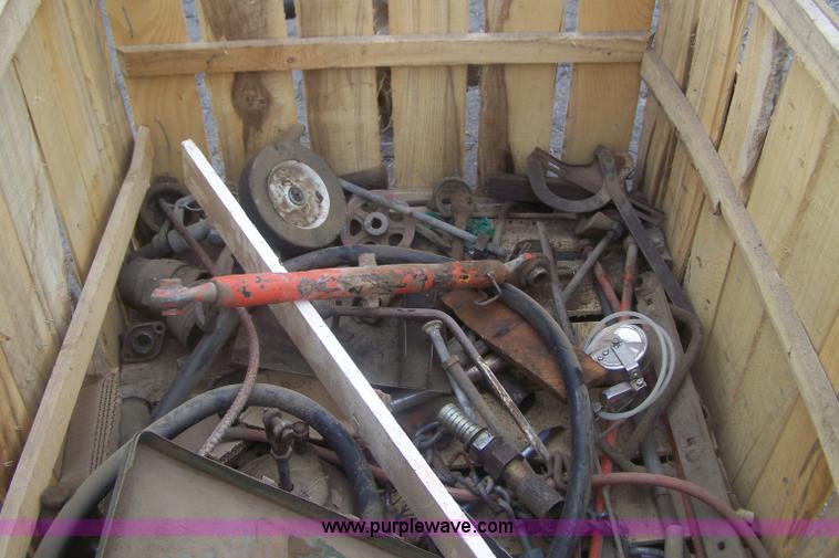 image for item E9294 Assorted tools