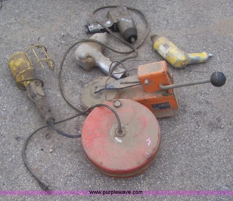 image for item E9294 Assorted tools
