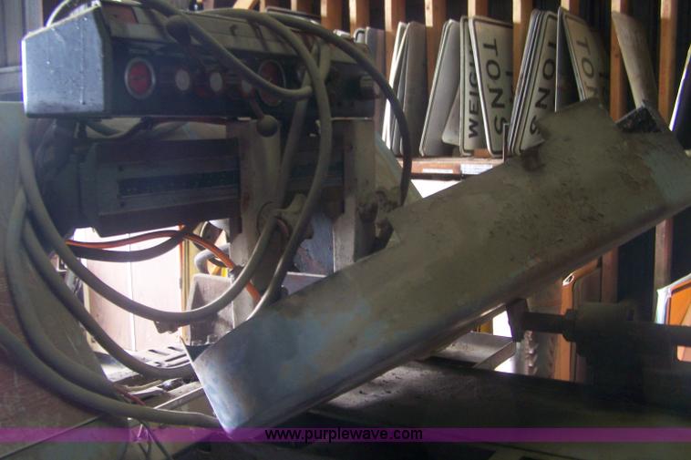 image for item E9296 Do-All C-57 saw