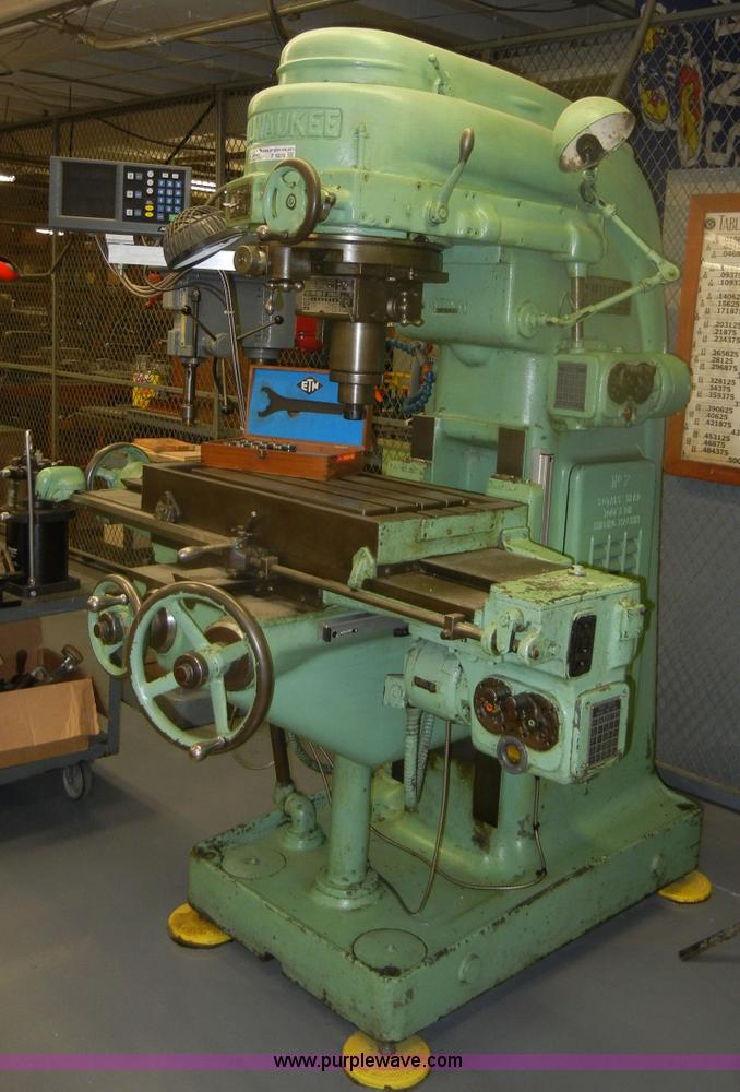 image for item F9278 1950's Milwaukee model D die mill