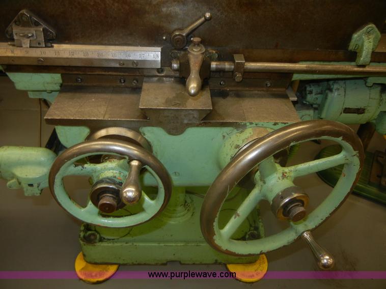 image for item F9278 1950's Milwaukee model D die mill