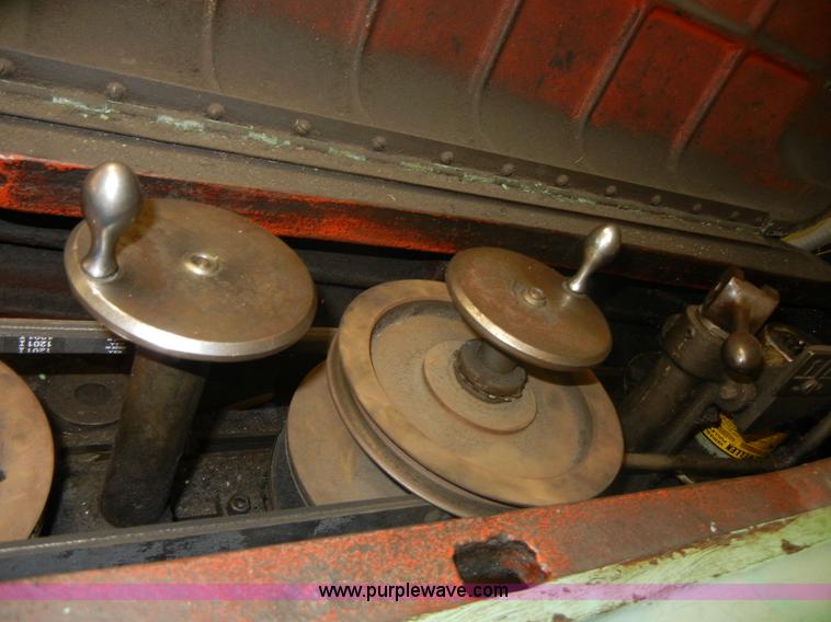 image for item F9278 1950's Milwaukee model D die mill