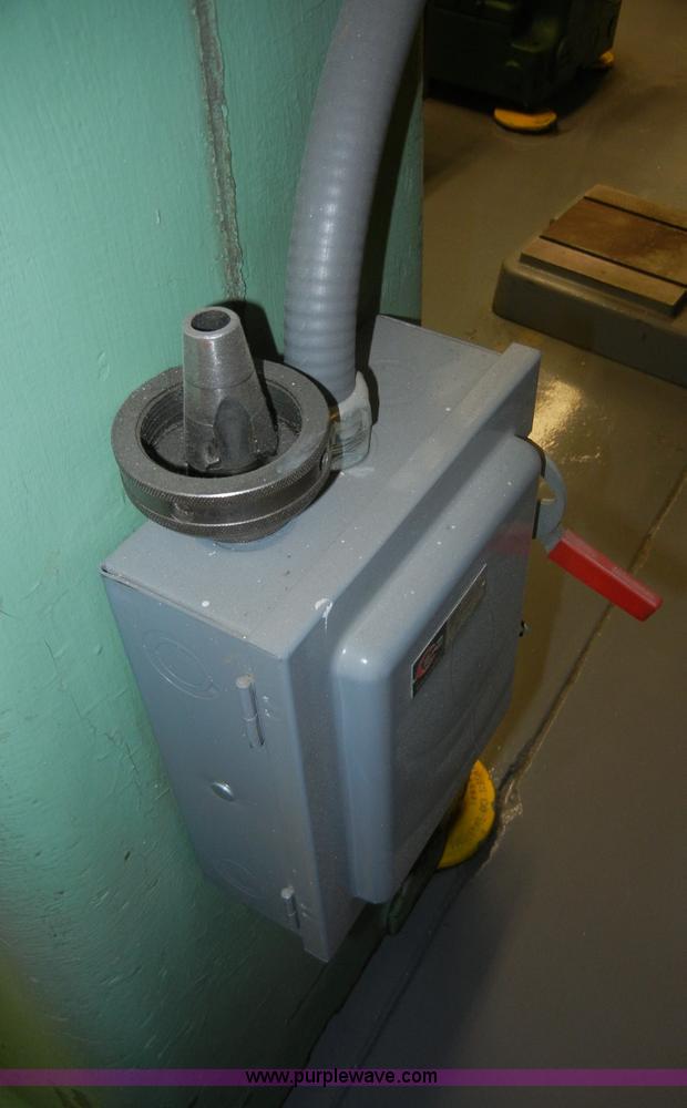 image for item F9278 1950's Milwaukee model D die mill