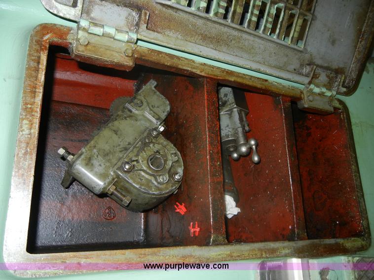 image for item F9278 1950's Milwaukee model D die mill