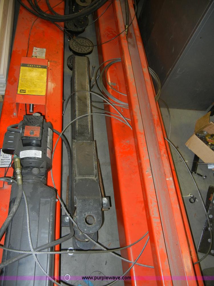 image for item F9281 1998 ALM automotive lift
