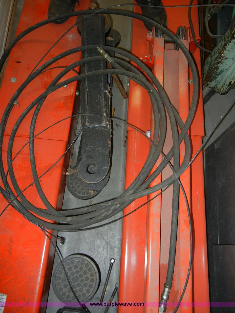 image for item F9281 1998 ALM automotive lift