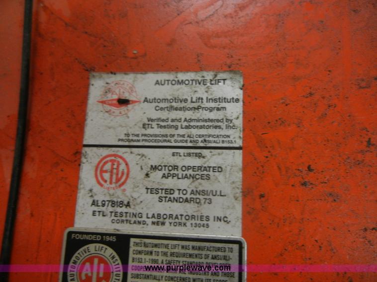 image for item F9281 1998 ALM automotive lift