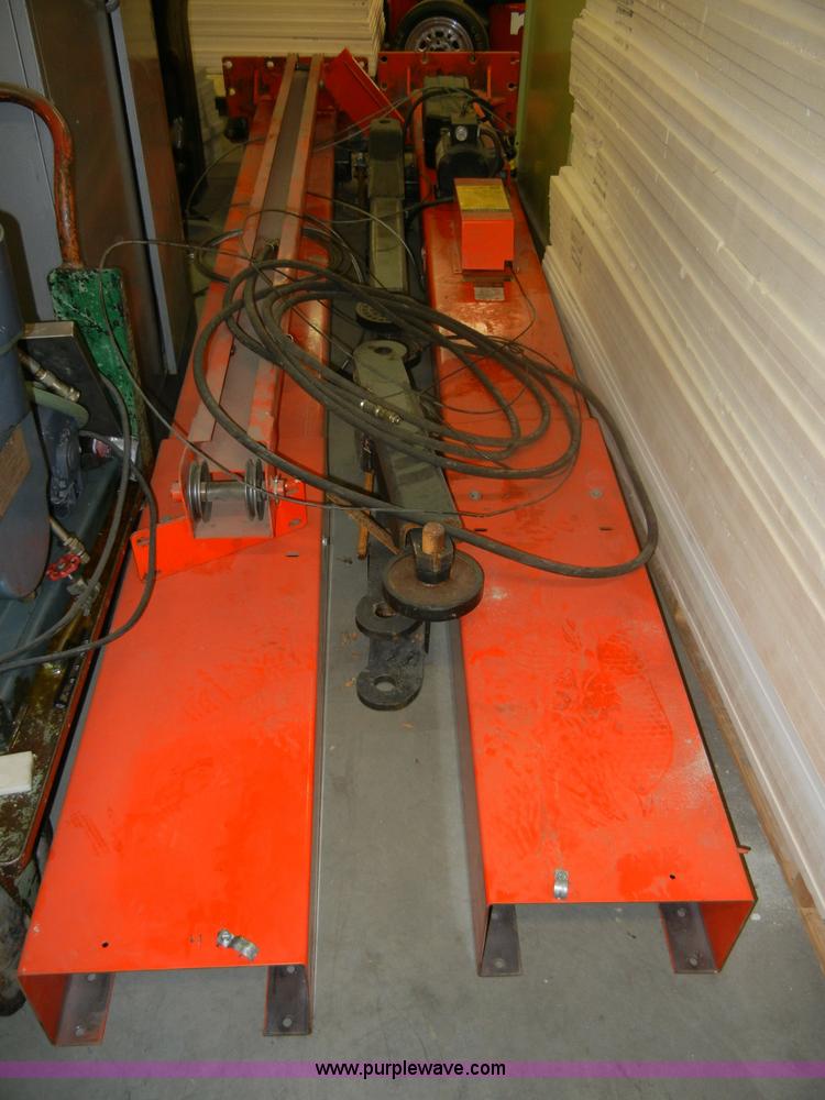 image for item F9281 1998 ALM automotive lift