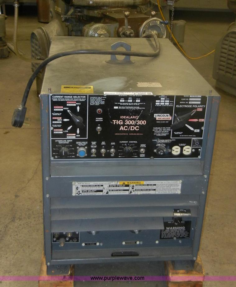 image for item F9303 1989 Lincoln Idealarc TIG welder